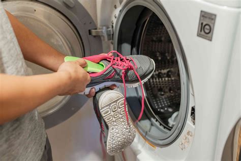 how to wash sneakers